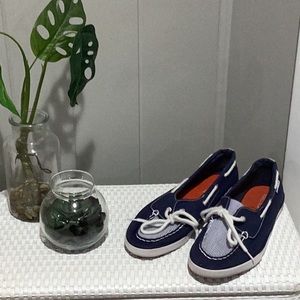 Women's shoes